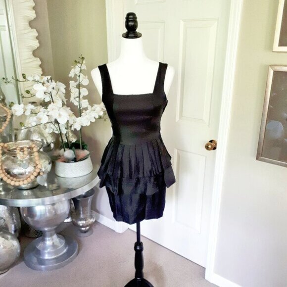 NWOT H & M black short fitted sleeveless dress - Picture 2 of 8